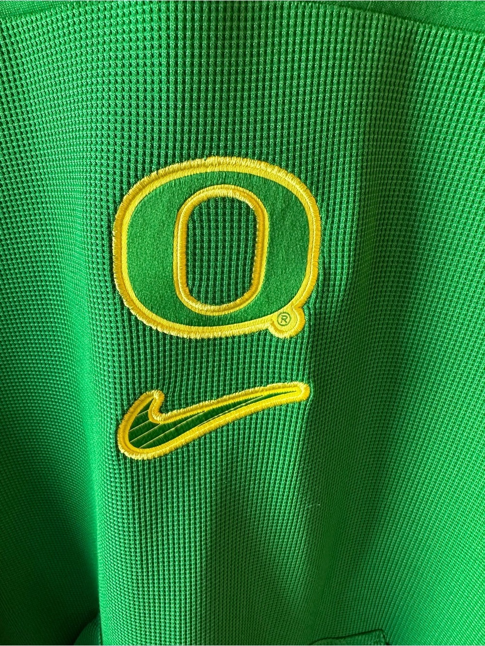 Nike Men's Green Oregon Ducks Hooded Pullover with Yellow Accents - Picture 4 of 4